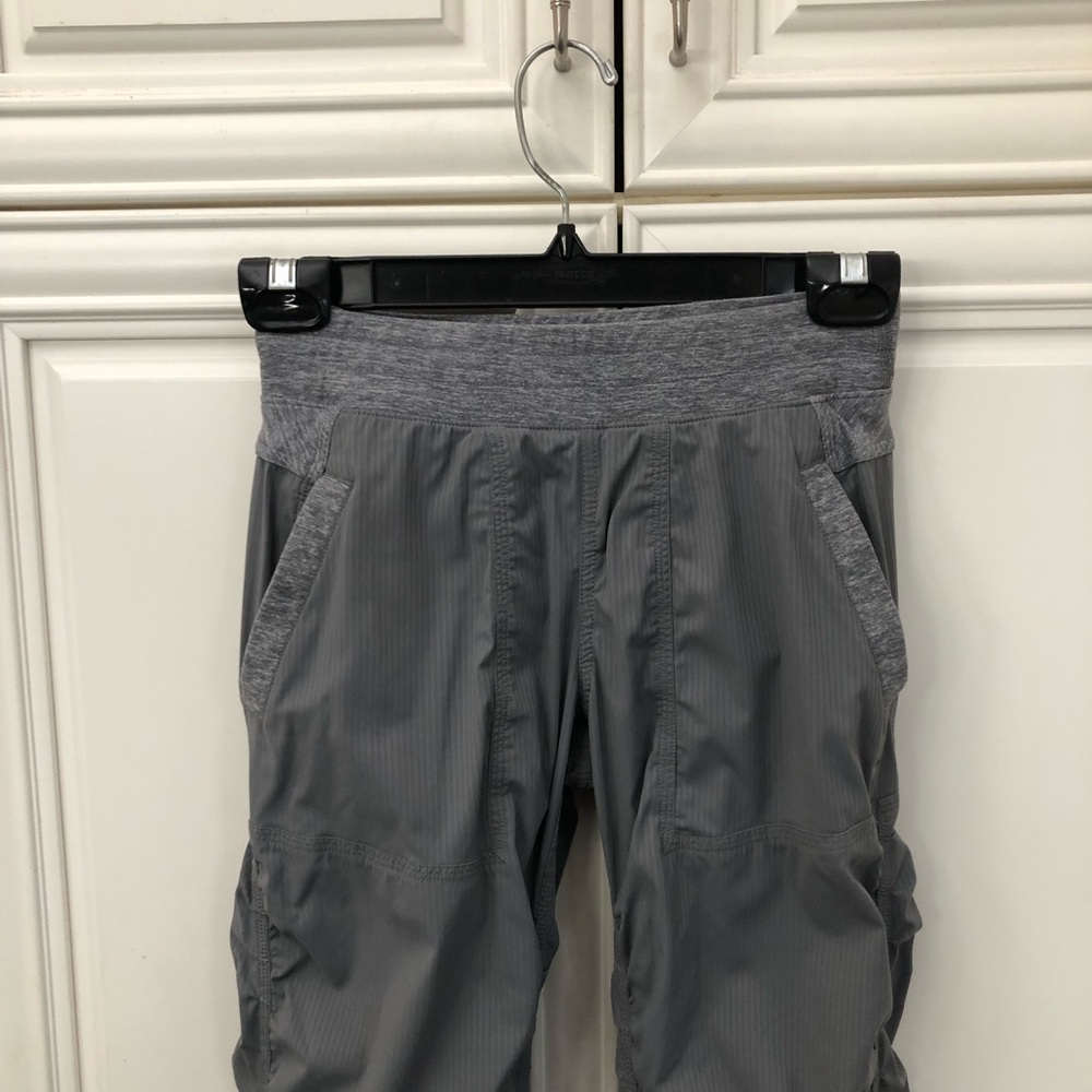 Ivivva by Lululemon Live to Move crop - Picture 3 of 11